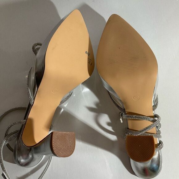 Women’s rhinestone bow pointed toe, heel pumps, adjustable ankle strap size 10 ￼ - Picture 3 of 6